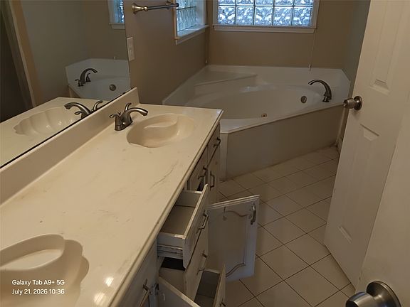 4th image of 2837 Perrine Pl