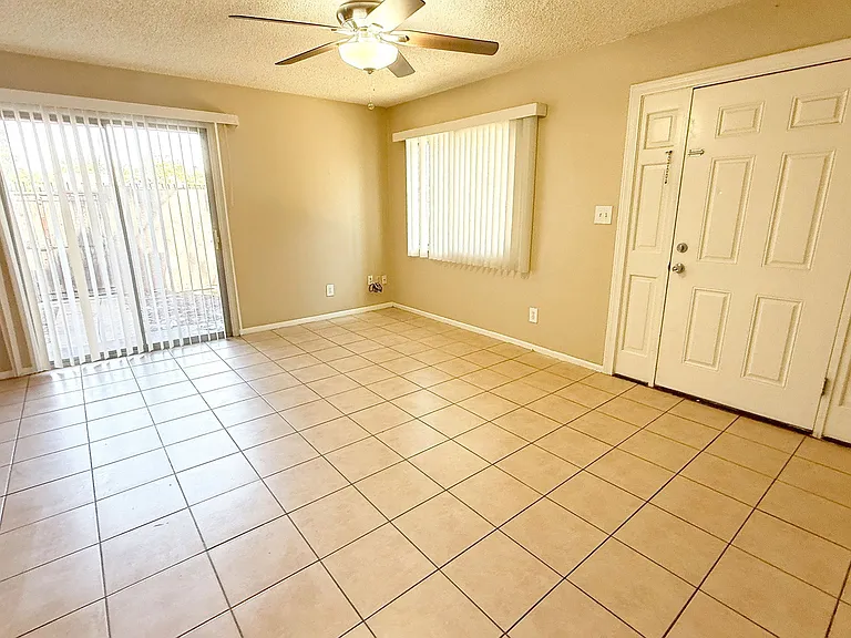 5244 W Lynwood St — Photo 8