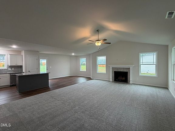 3rd image of 130 Tulipfield Way