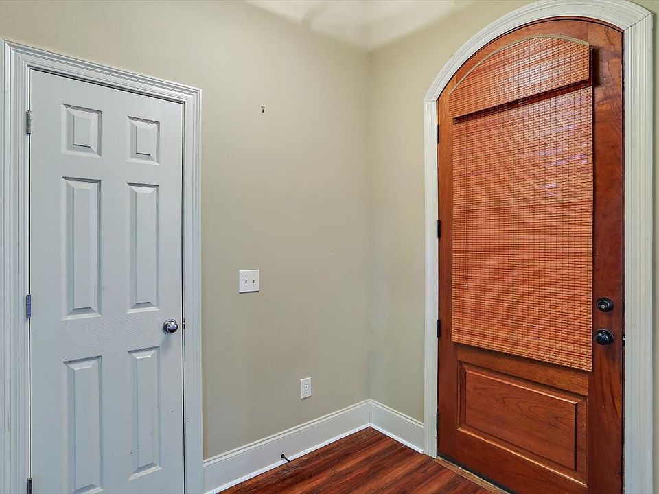 1st image of 119 Bear Creek Cir