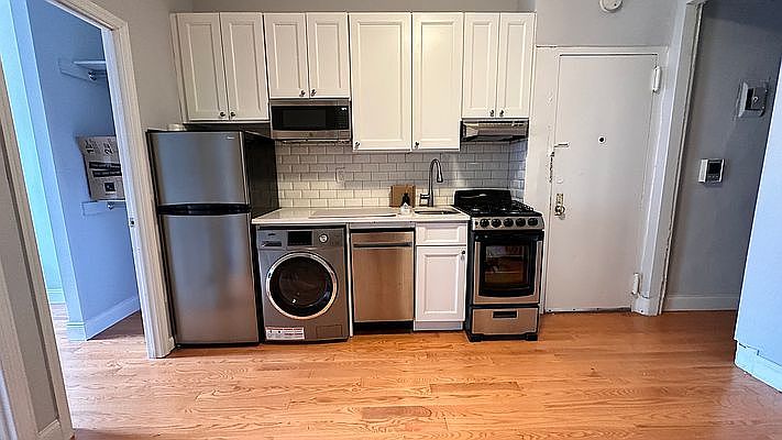 1st image of 17 Saint Marks Pl APT 11