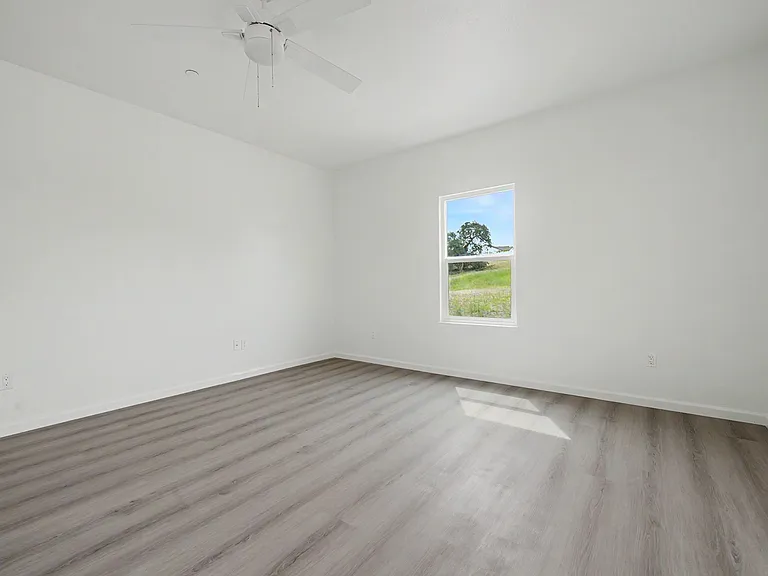 2426 Village Dr — Photo 16