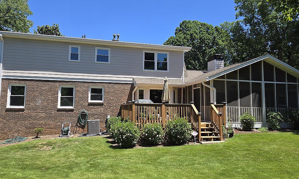 2nd image of 3233 Northbrook Dr