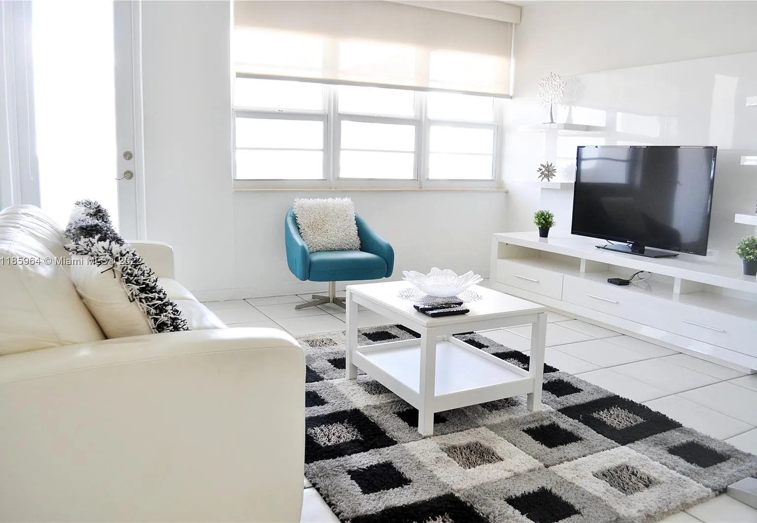 The Decoplage Condo — Photo 1