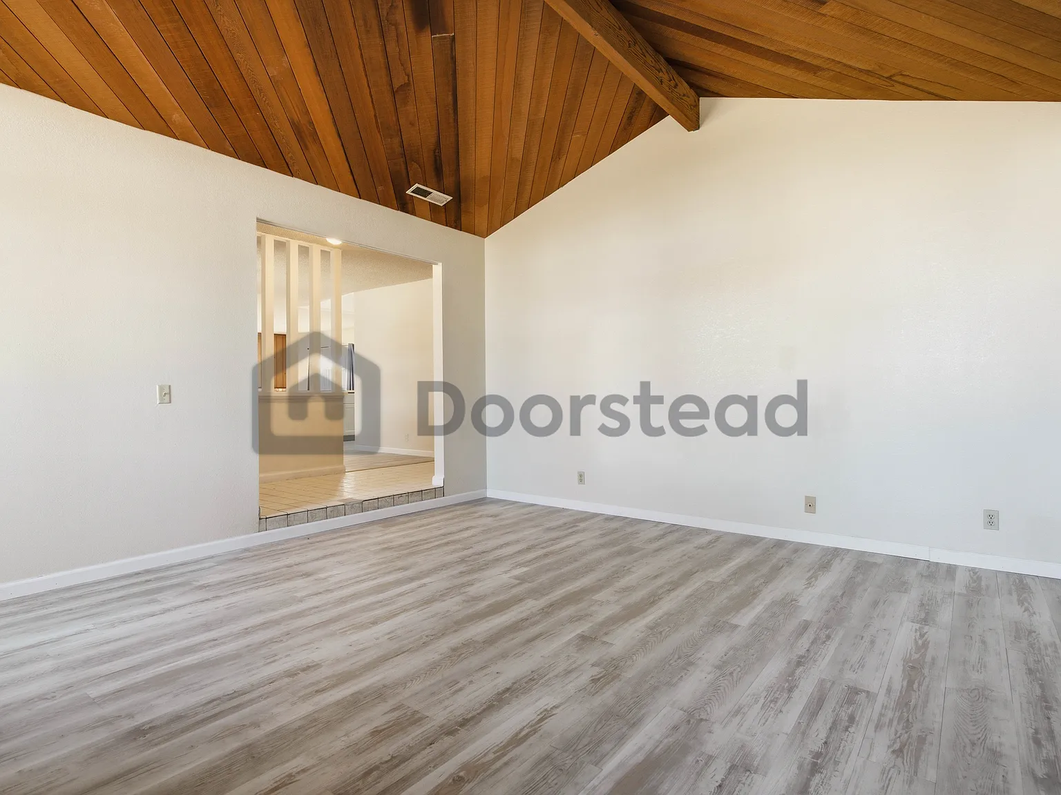 4 bed, 2.0 bath, 1563 sqft, $4,740 — Photo 4