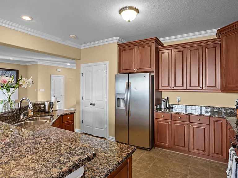 1025 Horton Pl — Photo 7