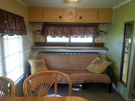Living Room/Futon
