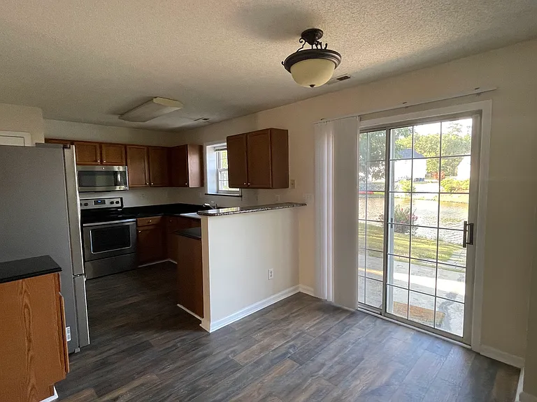511 N Waters Edge Dr — Photo 6