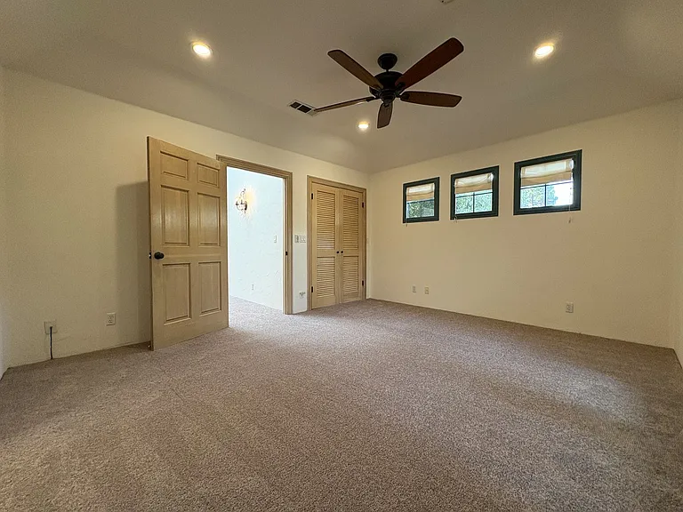 712 Elizabeth Ln — Photo 19