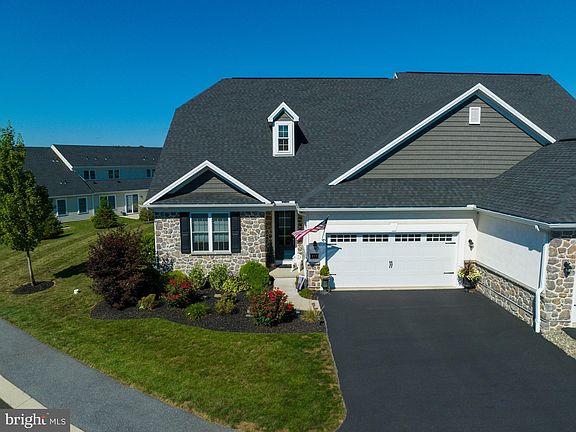 2nd image of 233 Sawgrass Dr