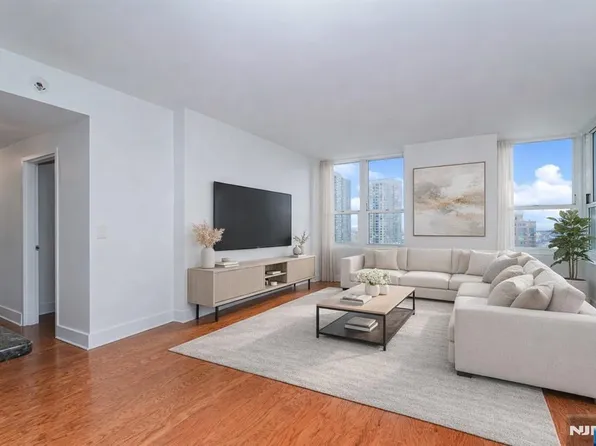 88 Morgan St APT 3701, Jersey City, NJ 07302