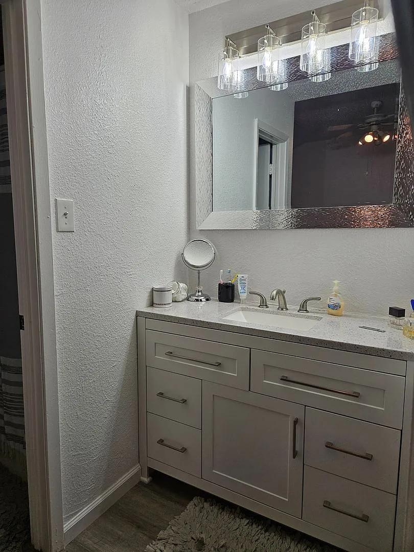 Super Cute big lot 3 bedroom in HH! — Photo 4