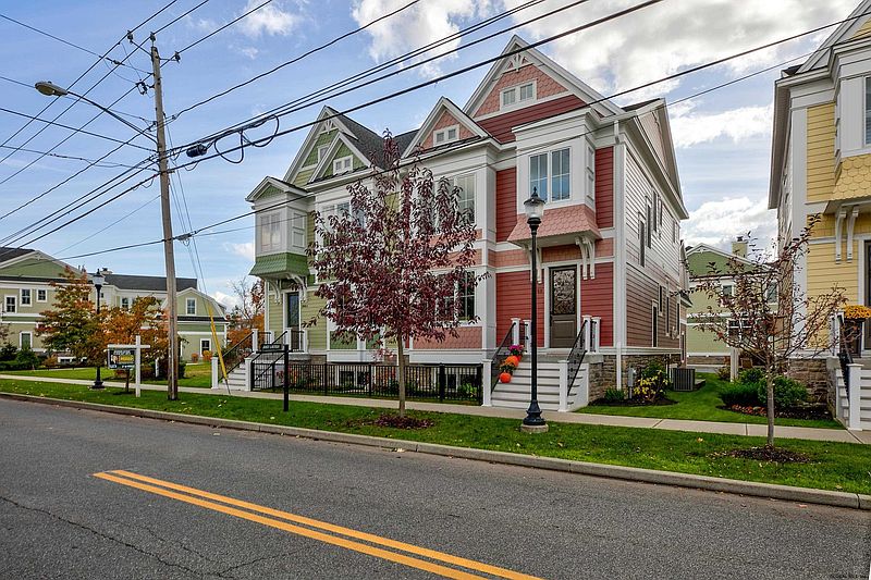 3rd image of 106B DIVISION Street