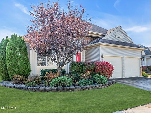 4th image of 18 Donatello Drive