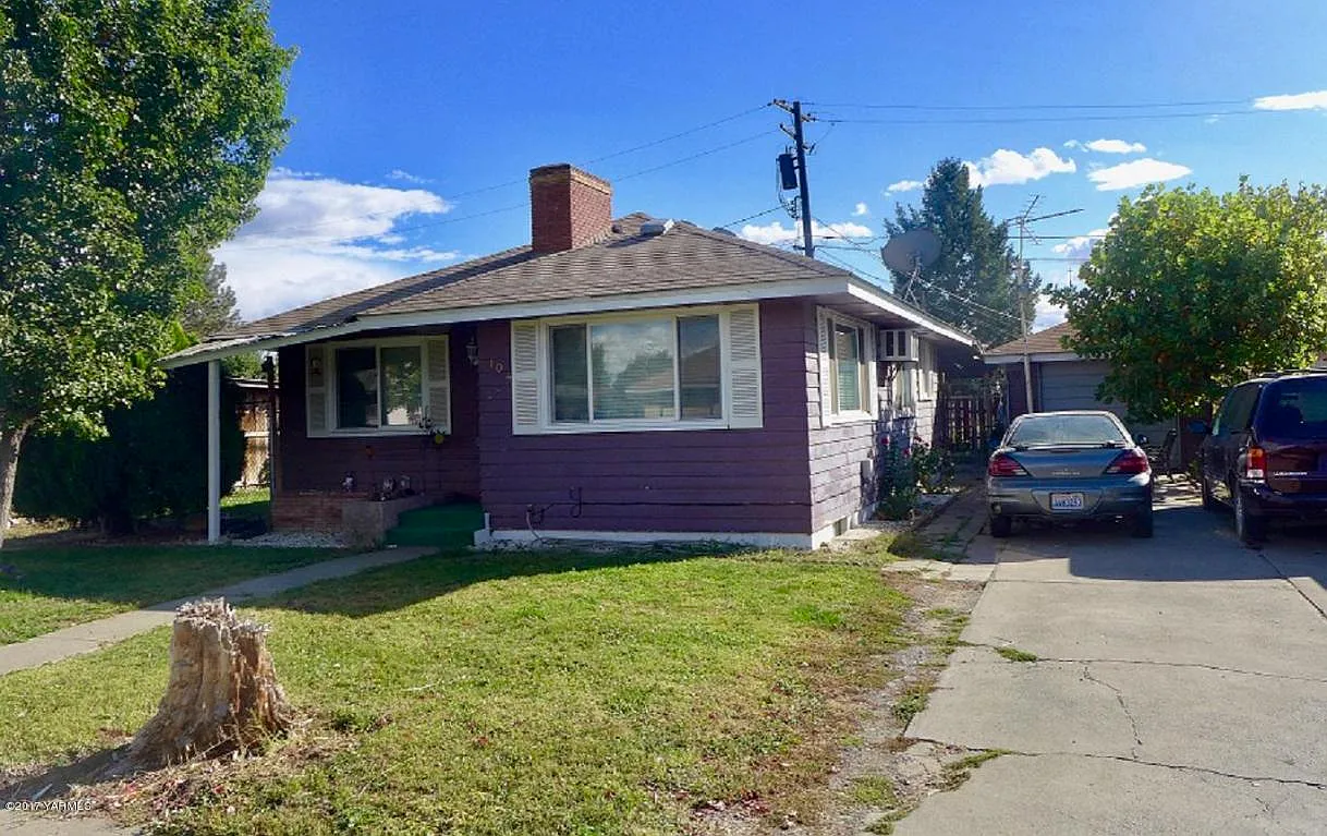 104 Van Ave photo 1