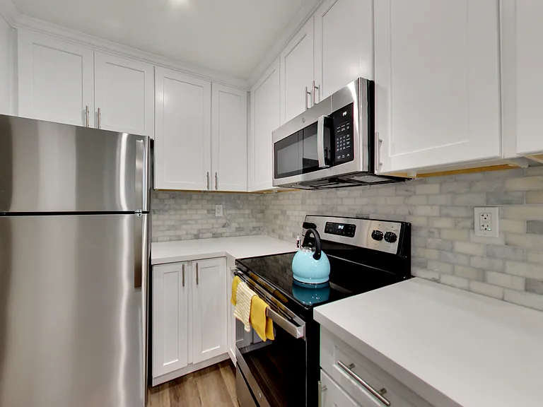 378 Van Buren - Renovated 2bed and 1bed units - Beautiful Building! — Photo 110