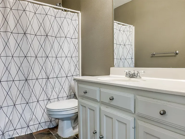 Guest bath.