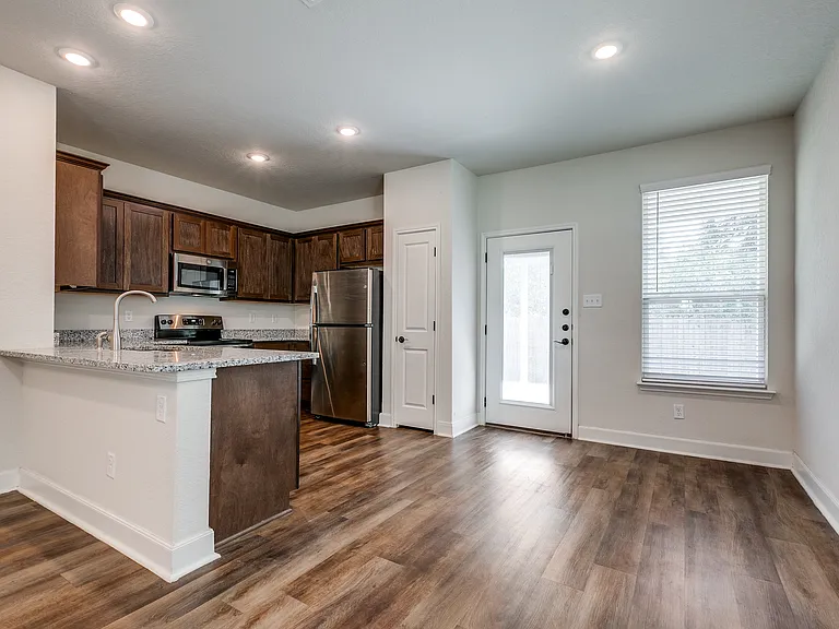 10314 Lynwood Vlg #102 — Photo 7