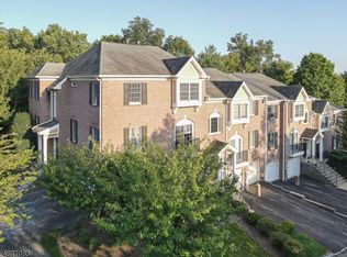 14 Summer Hill Rd, Wayne, NJ 07470