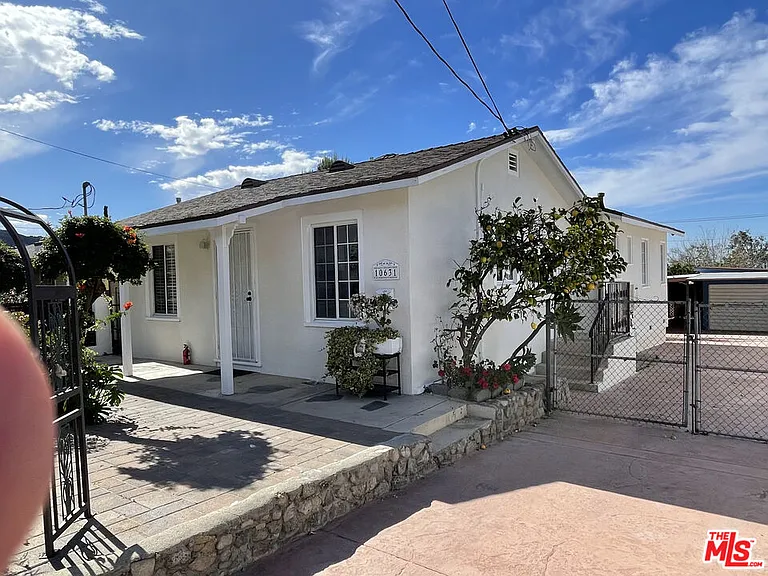 10631 Tinker Ave — Photo 3