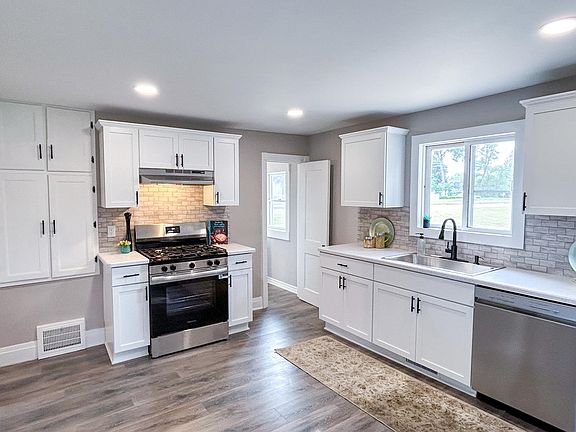 5th image of 9133 Perry Rd