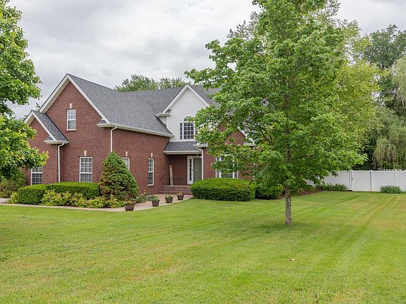 3rd image of 116 Munson Ct
