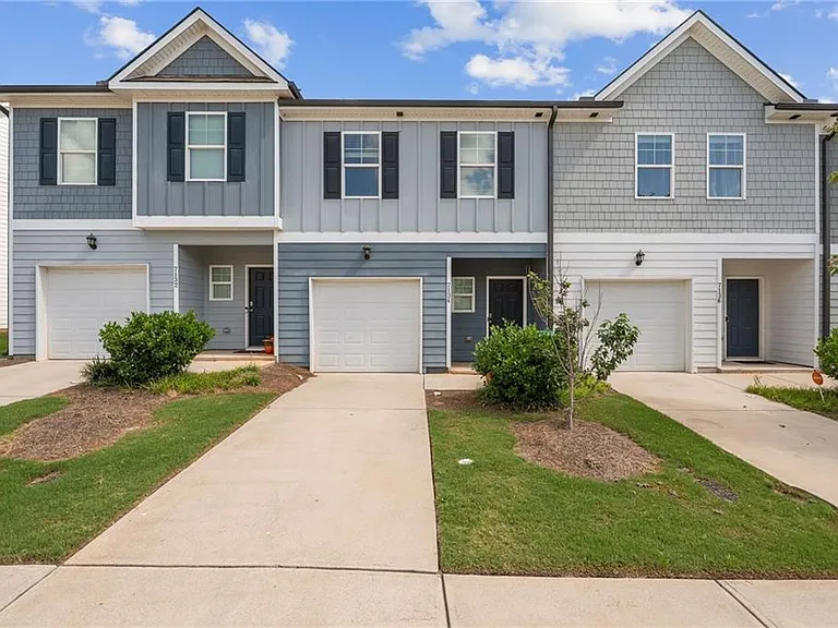 7134 Gladstone Cir — Photo 2