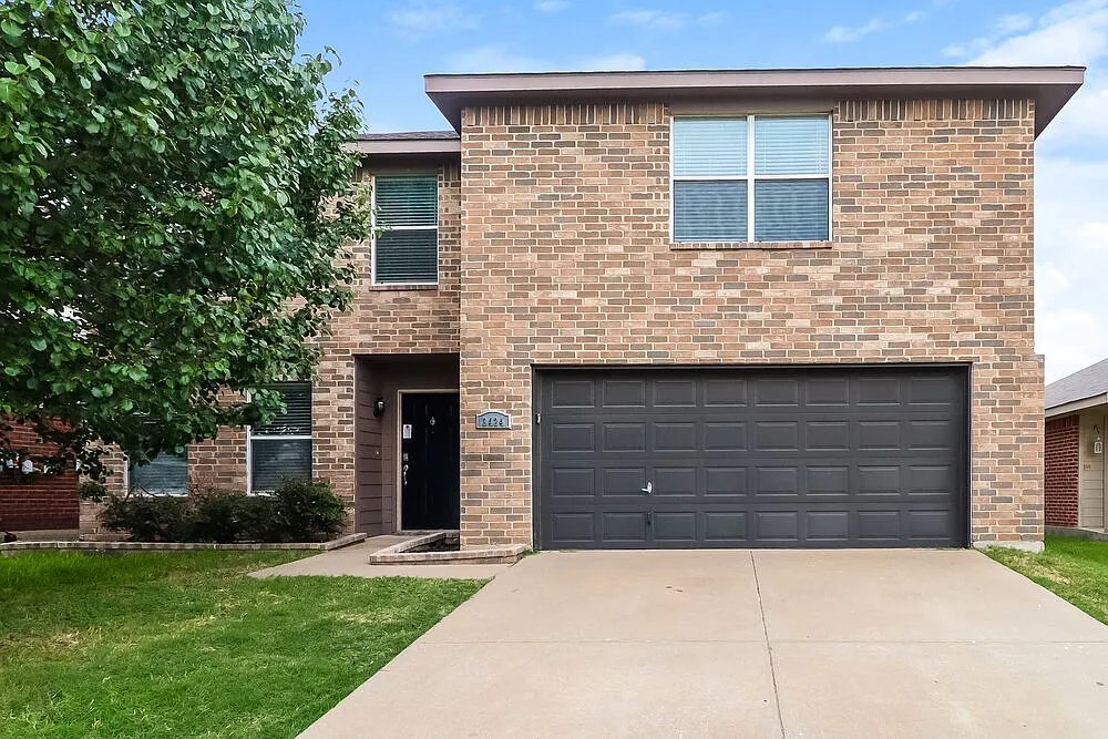 4 bed, 2.5 bath, 2239 sqft, $2,490 — Photo 1