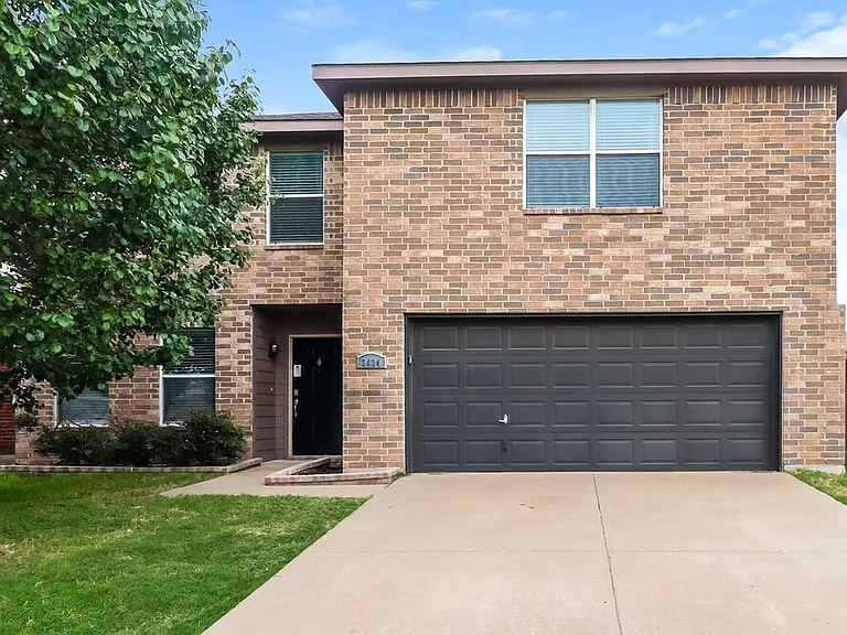 3424 Cayman Dr — Photo 1