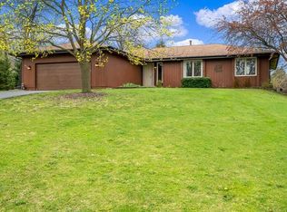 6791 Nestlewood Dr, Roscoe, IL 61073