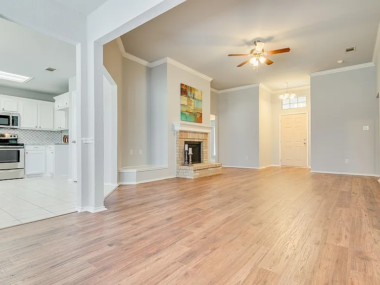 956 Carlin Ln — Photo 9