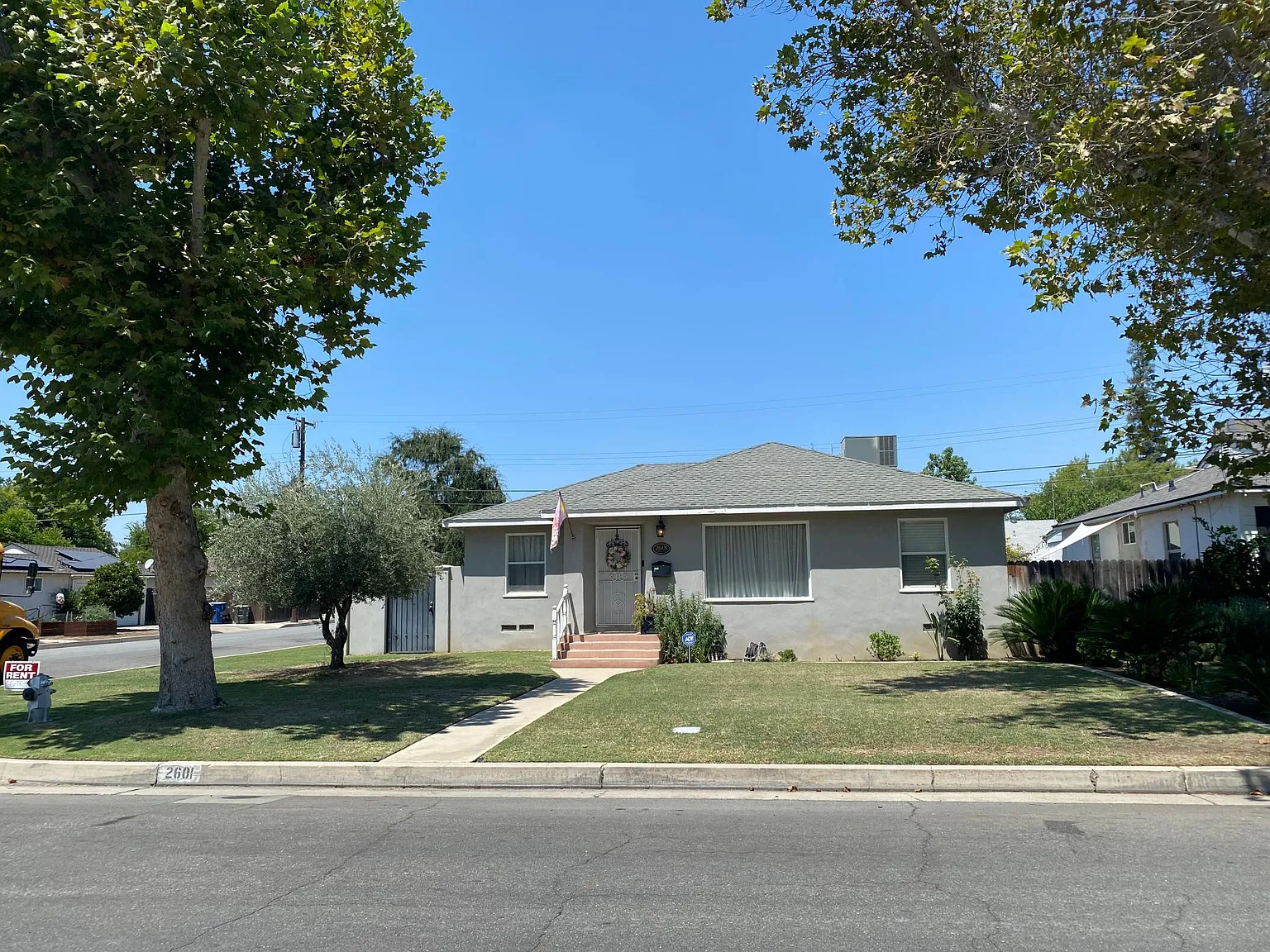 3 bed, 1091 sqft, $2,400 — Photo 1
