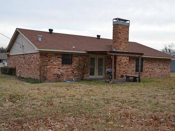 4th image of 5302 Hilltop Dr