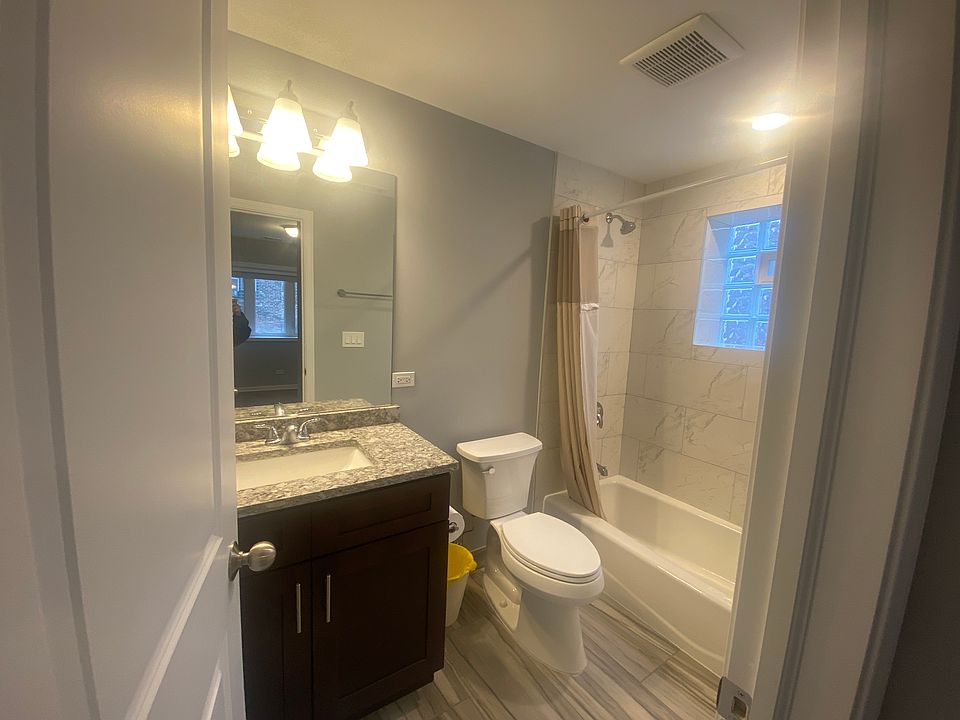 2nd image of 2546 S Lowe Ave #1R