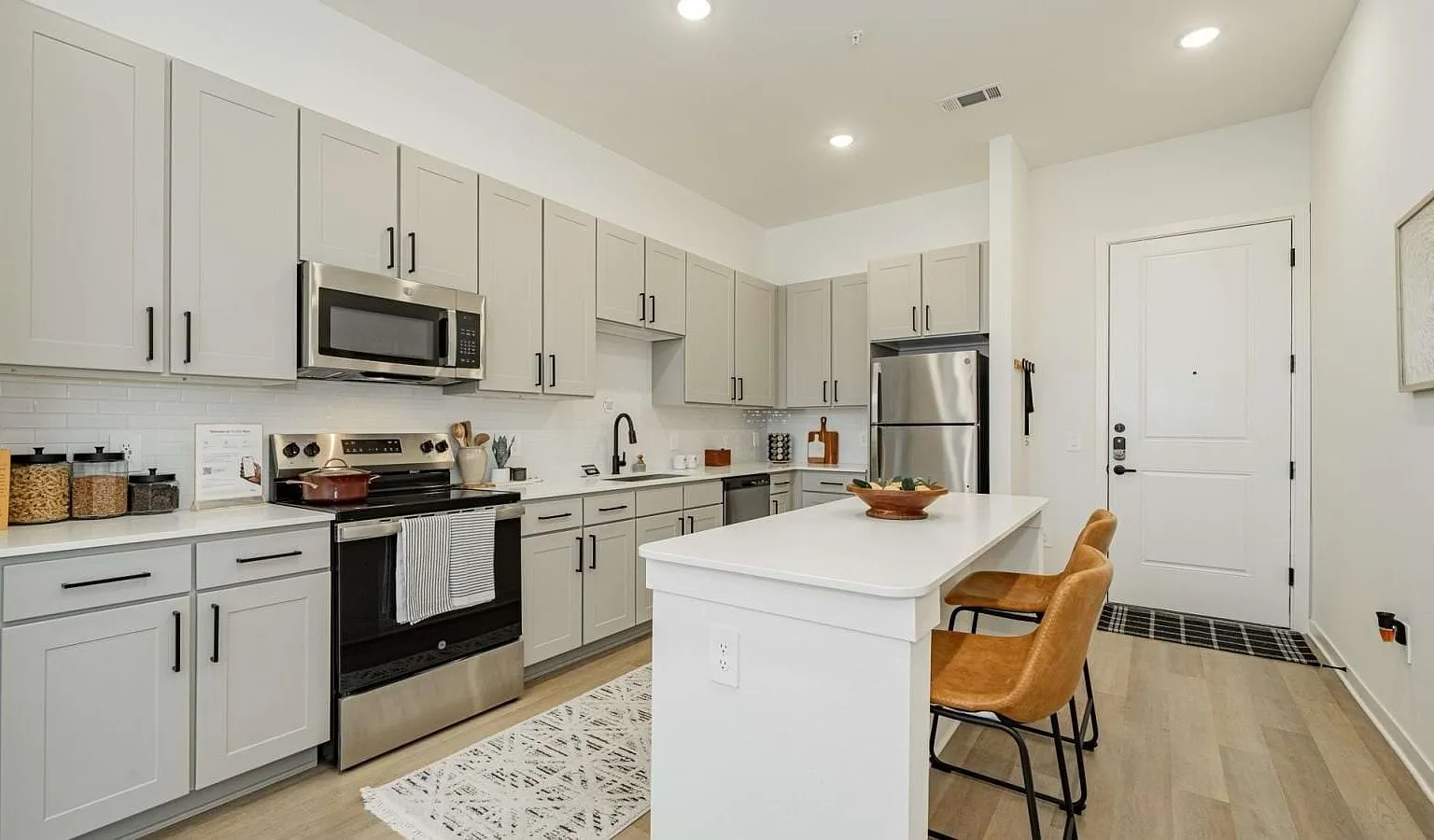 1 bed, 768 sqft, $1,059 — Photo 1
