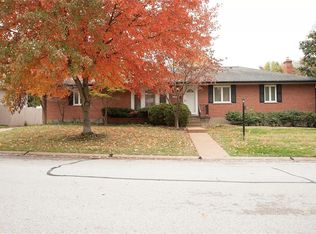 640 Langton Dr, Saint Louis, MO 63105