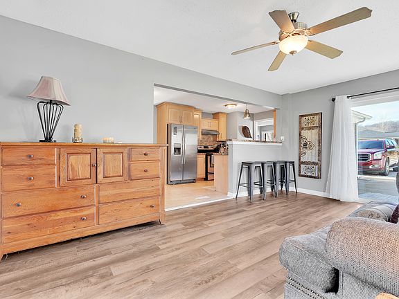 4th image of 290 Robb Hill Rd