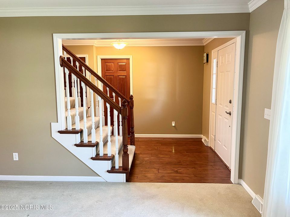 3454 Lynnbrooke Ln, Oregon, OH 43616 | Zillow