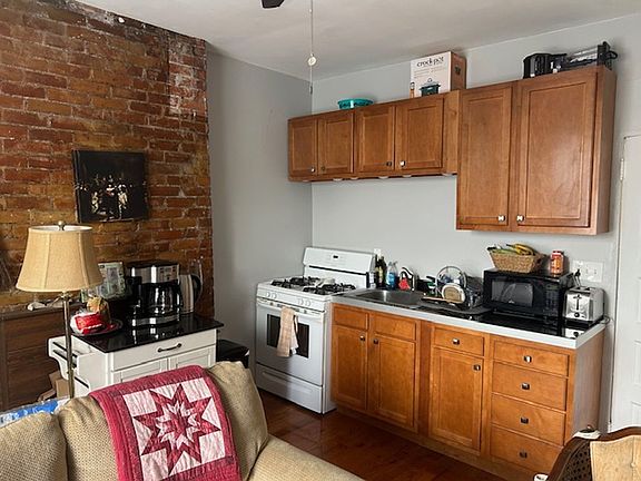 2nd image of 721 Chislett St Floor 3