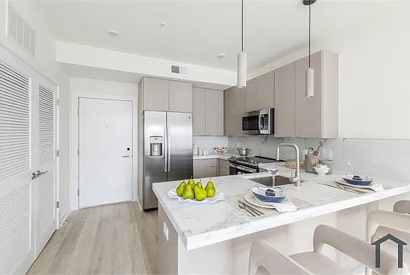 3 bed, 1120 sqft, $2,200 — Photo 2