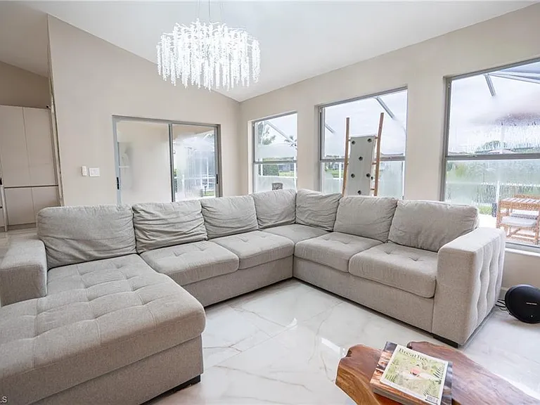 7712 Citrus Hill Ln — Photo 30