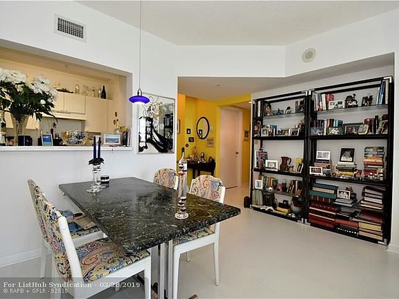 4th image of 3020 NE 32nd Ave APT 703