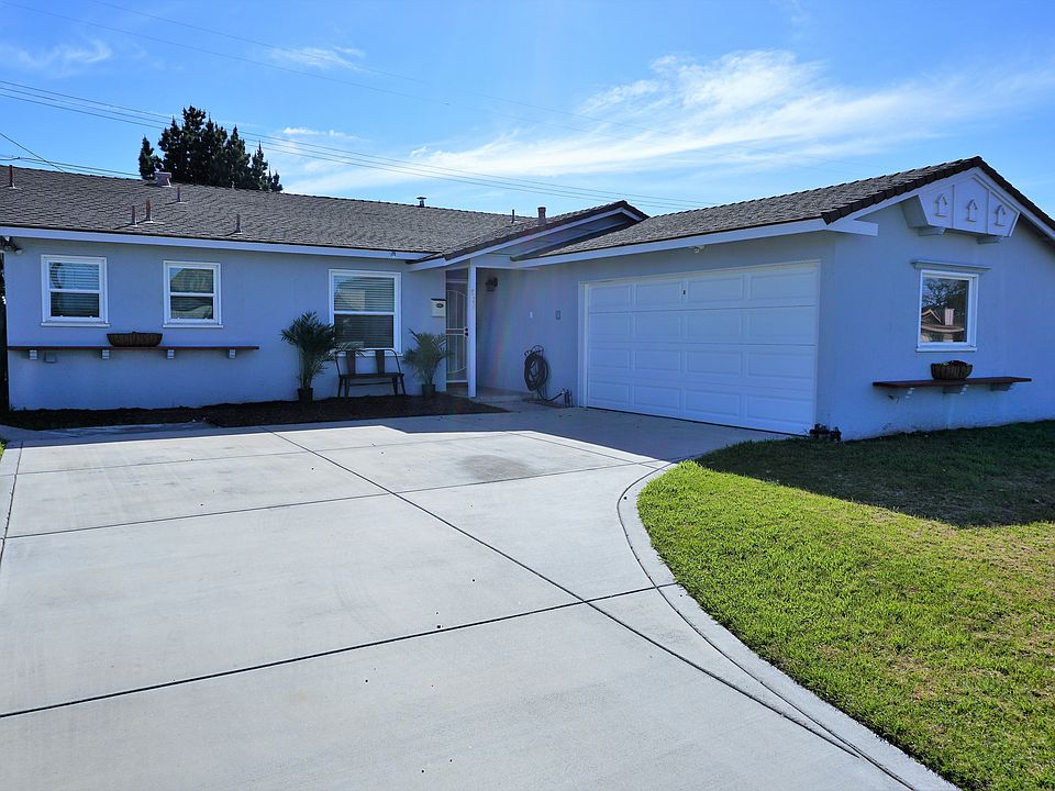 1st image of 826 Thayer Ln