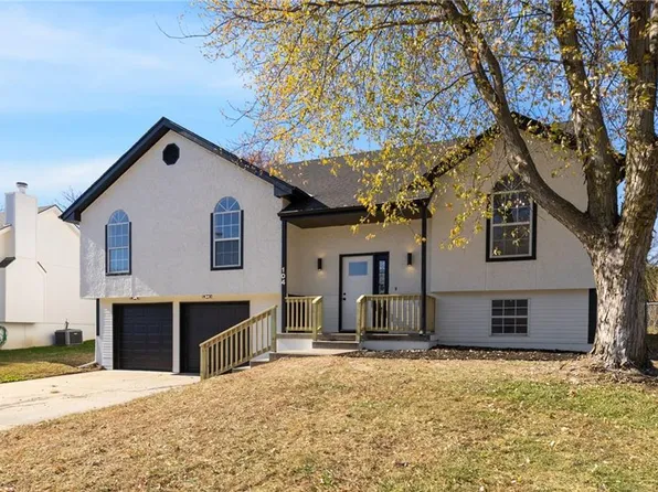 104 N Darrowby Dr, Raymore, MO 64083