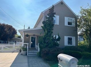 745 Halsey Pl, Lindenhurst, NY 11757