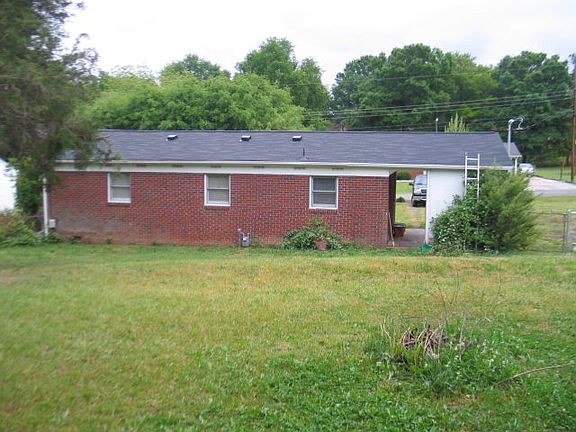 2nd image of 3023 Curtis St