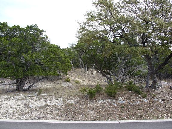 4th image of 18600 Lakeland Dr