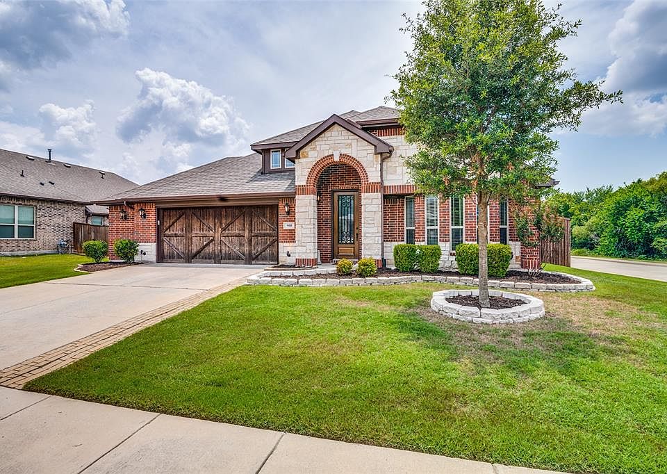 1st image of 900 Birchwood Dr