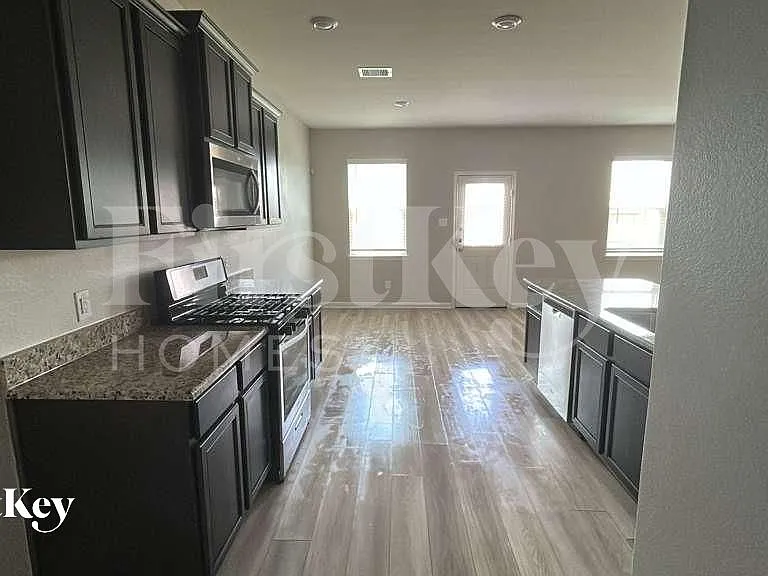 26716 Frost Dr — Photo 4