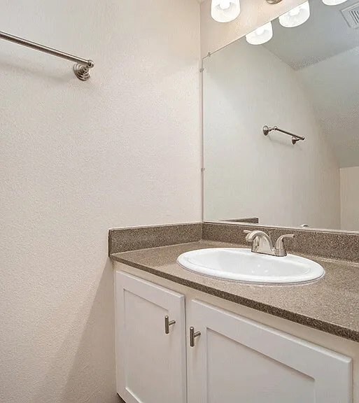 Wilbur Oaks Apartments — Photo 37